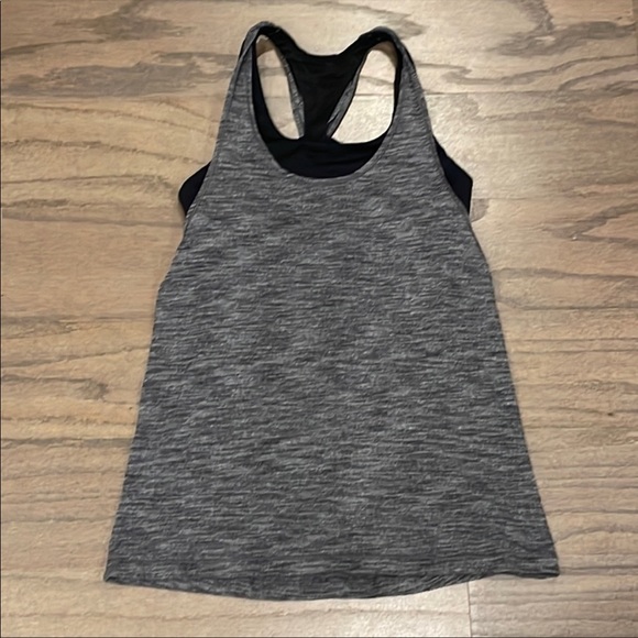 lululemon athletica Tops - Lululemon Grey Twist Back Tank With Built In Sports Bra - Size 4